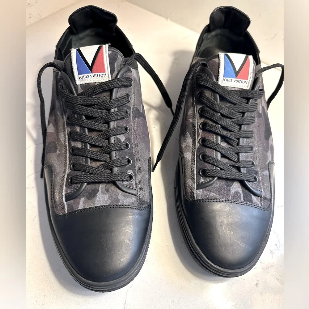 Louis Vuitton sneakers sz‎ 9.5/10